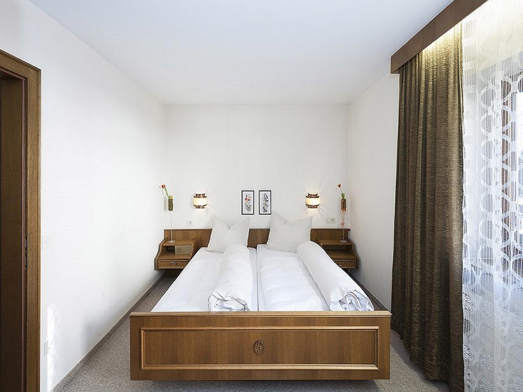 Hotel Garni Bernhard Am See Walchsee Room photo